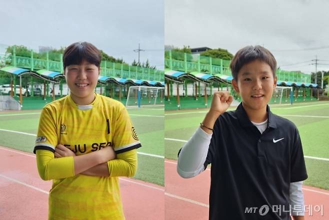 U-16 대표팀에 발탁된 유일한 중학생 골키퍼 고하은양(왼쪽)과 U-15 한일교류전에서 해트트릭을 기록한 공격수 오하윤양. 포지션과 어울리는 포즈를 지어달라고 하자 각자 이런 자세를 취했다. /사진=김미루 기자.