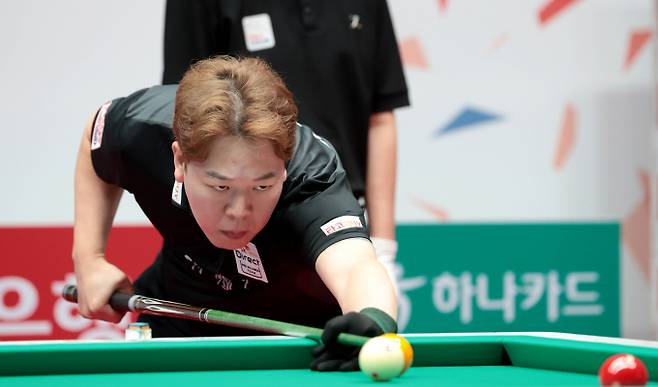 SK렌터카가 하나카드에 패하며 PBA팀리그 1라운드 우승과 멀어졌다. 사진은 지난 29일 경기 고양 킨텍스 PBA스타디움에서 열린 웰컴저축은행 PBA 팀리그 2025-26 1라운드 8일차 경기에 나선 SK렌터카 강동궁의 모습. /사진=프로당구협회(PBA) 제공