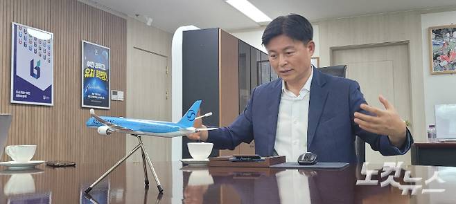 조용익 부천시장이 지난 24일 CBS노컷뉴스와의 인터뷰에서 시정 방향 등을 설명하고 있다. 박창주 기자