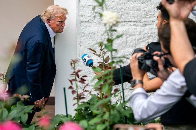 기자들 질문에 답하는 트럼프 미국 대통령. 연합뉴스