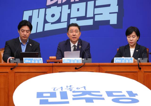 ▲김병기 당 대표 직무대행 겸 원내대표가 30일 서울 여의도 국회에서 열린 최고위원회의에서 발언하고 있다. ⓒ연합뉴스
