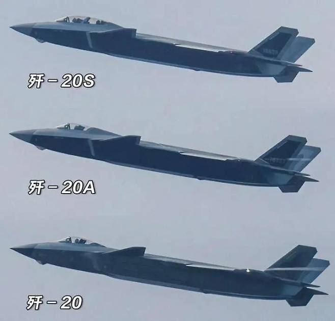 중국의 5세대 스텔스 전투기 젠(殲·J)-20이 대한해협(일본명 쓰시마 해협) 동수로를 통과했으나, 한국군과 일본군 모두에 보고되지 않은 것으로 보인다고 29일 홍콩 사우스차이나모닝포스트(SCMP)가 보도했다. 사진은 J-20 전투기 관련 자료. 중화망 군사채널