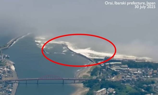 30일 오전 8시 25분쯤 러시아 캄차카반도 인근에서 규모 8.7의 강진이 발생했다. 일본 기상청은 이날 태평양 연안 대부분 지역에 쓰나미 경보 및 주의보를 발령했다. 30일 쓰나미가 발생한 이바라키현의 모습. 유튜브 영상 캡처