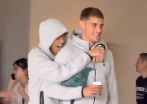 미키 판 더 펜을 물어버린 손흥민. SNS캡처