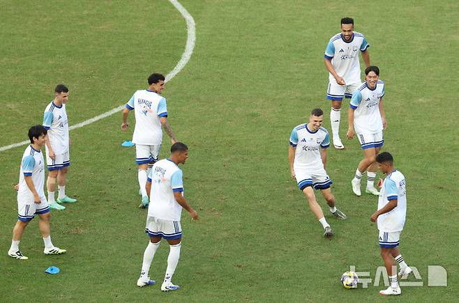 Team K -League players are training at the Suwon World Cup Stadium in preparation for the Newcastle United. /Photo = Newsis