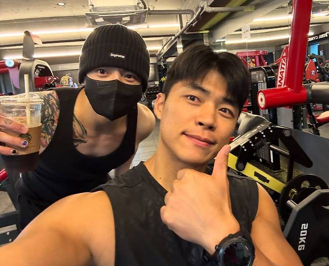 왼쪽부터 정국, 마선호