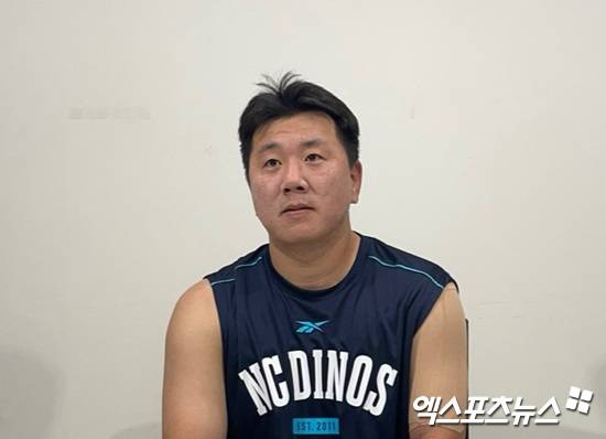 NC 다이노스 이우성이 29일 부산 사직야구장에서 열린 2025 신한 SOL Bank KBO리그 롯데 자이언츠와 원정경기를 앞두고 취재진의 인터뷰에 응하고 있다. 엑스포츠뉴스 사직, 김유민 기자
