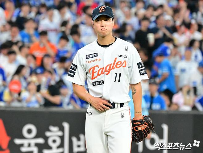 한화 이글스 엄상백이 29일 대전 삼성 라이온즈전에 구원 등판해 투구를 준비하고 있다. 대전, 김한준 기자