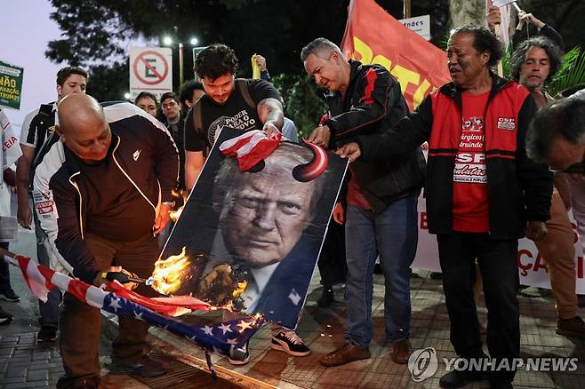 브라질의 반(反)트럼프 시위 [로이터 연합뉴스 자료사진]