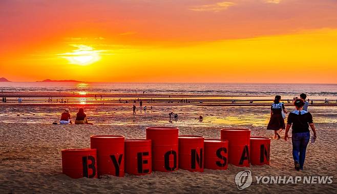변산해수욕장 [부안군 제공]
