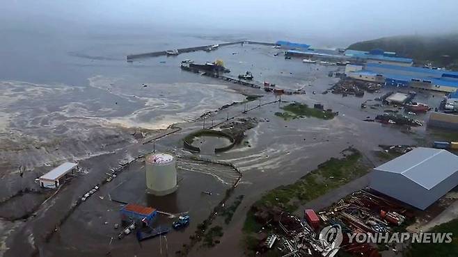 러시아 북부 쿠릴열도 파라무시르 섬에서 발생한 쓰나미 [AFP 연합뉴스 자료사진. 재판매 및 DB 금지]