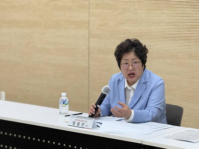 정상신 대전미래교육연구회장이 31일 토론회서 발제를 하고 있다. 임효인 기자