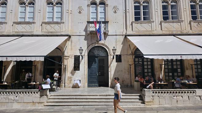 두브로브니크 시청은 성곽 안에 자리잡고 있다 사진=이희택 기자.