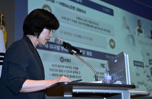 31일 MBC경남홀에서 열린 ‘NC다이노스 시민설명회’에서 권난영 창원시 NC상생협력단장이 지원 계획을 설명하고 있다./성승건 기자/