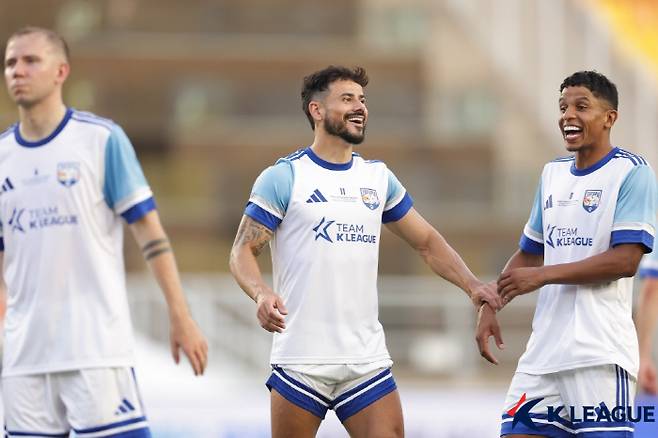 K리그1 최정상급 외인 스타 보야니치(왼쪽), 세징야(가운데), 오베르단(오른쪽)가 29일 팀 K리그 훈련에 임하고 있다. 사진제공=한국프로축구연맹