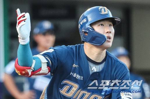 NC 다이노스 최원준이 29일 롯데 자이언츠전서 타격하고 있다. 사진제공=NC 다이노스