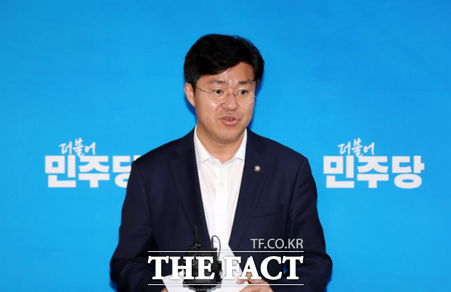 박상혁 민주당 수석대변인은 국민의힘이 한미 관세 협상을 두고 비판한 데 대해 "마치 안 되길 바라고 고사 지내는 듯한 태도"라고 역공을 가세했다. /뉴시스