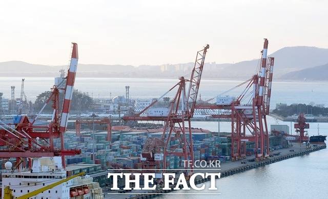 31일 정부는 미국과의 협상을 통해 양국 간 상호관세율과 자동차(부품 포함) 관세율을 15%로 인하하기로 했다고 발표했다. 그러나 이번 협상에서 철강과 알루미늄, 구리 등 주요 금속 품목은 제외됐다. /뉴시스