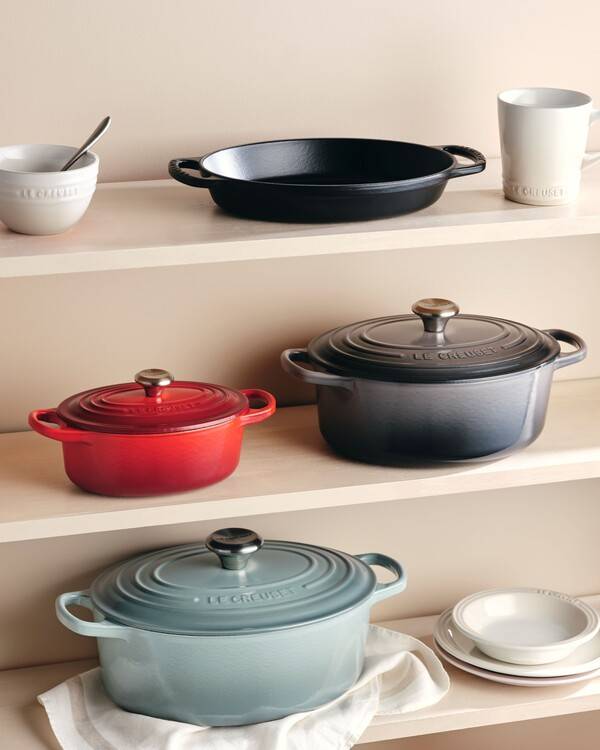 ▲ 르크루제(LE CREUSET)의 '시그니처 타원형냄비'와 '시그니처 타원형베이커'