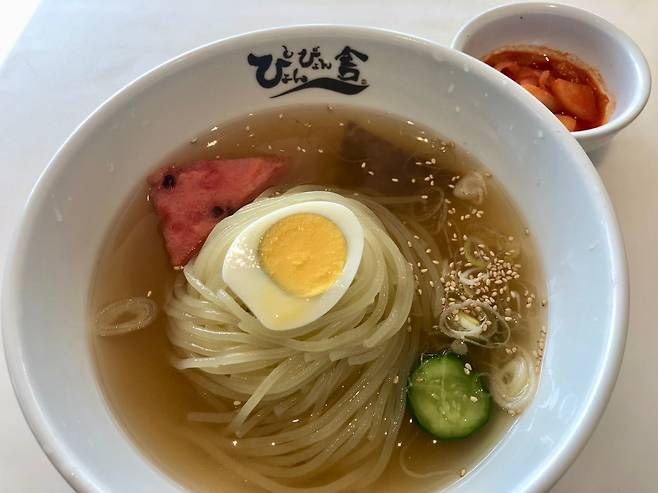 모리오카의 야키니쿠집 ‘푠푠샤’의 모리오카 냉면. 야키니쿠집이지만, 냉면이 맛있는 것으로 유명하다. /에노모토 야스타카