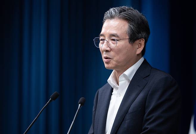 김용범 정책실장이 31일 서울 용산 대통령실 청사에서 한미 관세 협상 타결 관련 브리핑을 하고 있다. /뉴스1