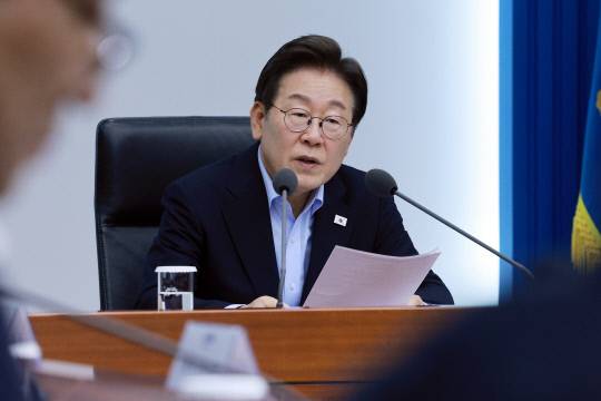이재명 대통령이 31일 서울 용산 대통령실 청사에서 열린 6차 수석·보좌관 회의에서 발언하고 있다. 연합뉴스