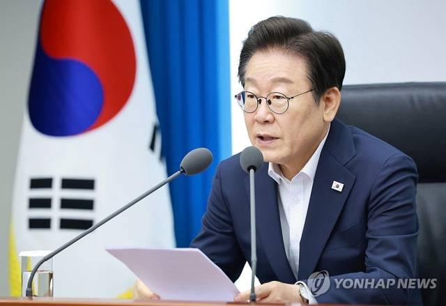 이재명 대통령이 30일 서울 용산 대통령실 청사에서 열린 비상경제점검 태스크포스(TF) 3차 회의에서 발언하고 있다. [연합뉴스]