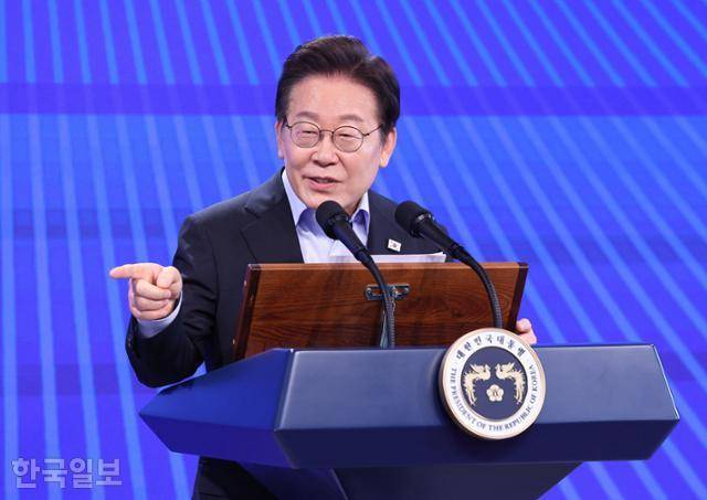 이재명 대통령이 31일 서울 종로구 정부서울청사에서 열린 고위공직자 워크숍에서 발언을 하고 있다. 왕태석 선임기자