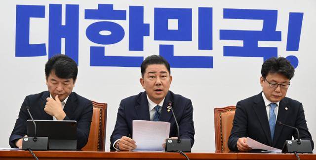 김병기 더불어민주당 대표 직무대행 겸 원내대표가 31일 국회에서 열린 정책조정회의에서 발언하고 있다. 고영권 기자