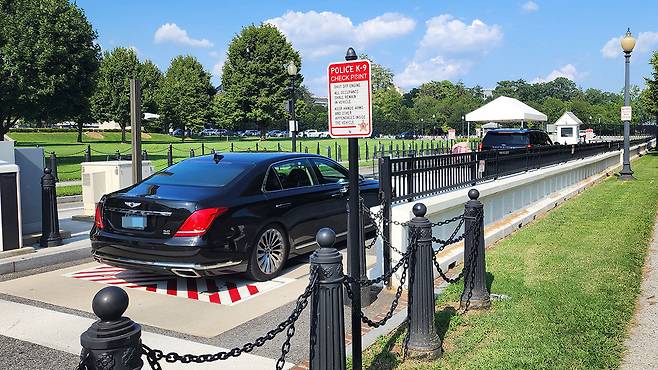 트럼프 미국 대통령과 면담하기 위해 백악관 들어가는 한국 통상협상단