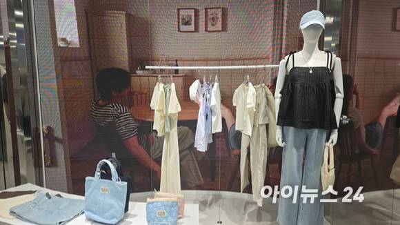 무신사 스토어 강남 2층 '하이트라이 존'에 진열된 마리떼 프랑소와 저버 브랜드. [사진=진광찬 기자]