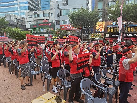 대장홍대선 레드로드역사 반대 기자회견에서 참석자들이 구호를 외치고 있다. [사진=홍성효 기자]