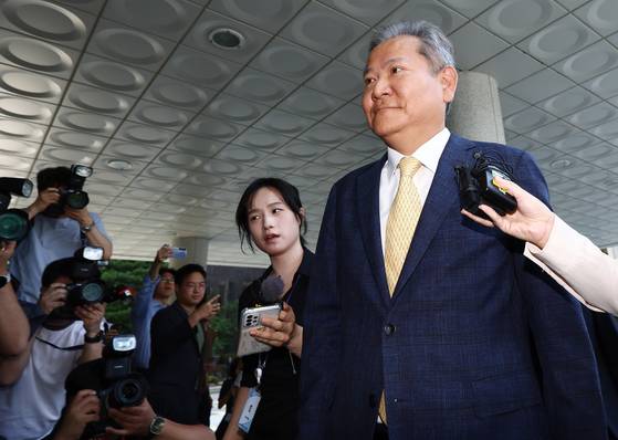 이상민 행정안전부 장관이 지난 25일 오전 서울 서초구 서울고등검찰청에 마련된 내란 특검팀(특별검사 조은석) 사무실에 피의자 조사를 받기 위해 출석하고 있다. 뉴스1