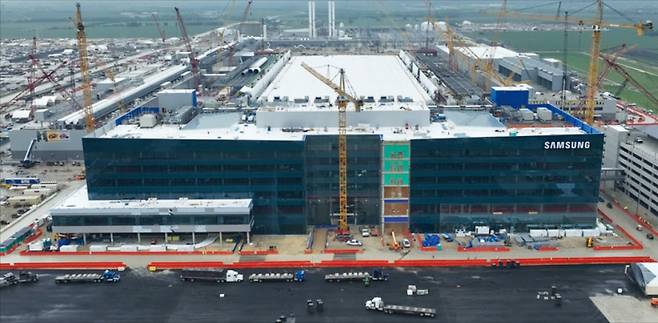 삼성전자가 370억달러를 투자해 짓는 미국 텍사스주 테일러의 파운드리﻿ 공장 전경. ﻿최첨단 인공지능(AI) 반도체가 2027년부터 본격 생산될 예정이다.  한경DB