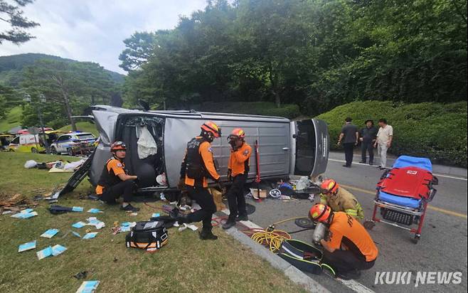 춘천시 남산면 골프장 승합차 교통사고(강원특별자치도소방본부 제공)