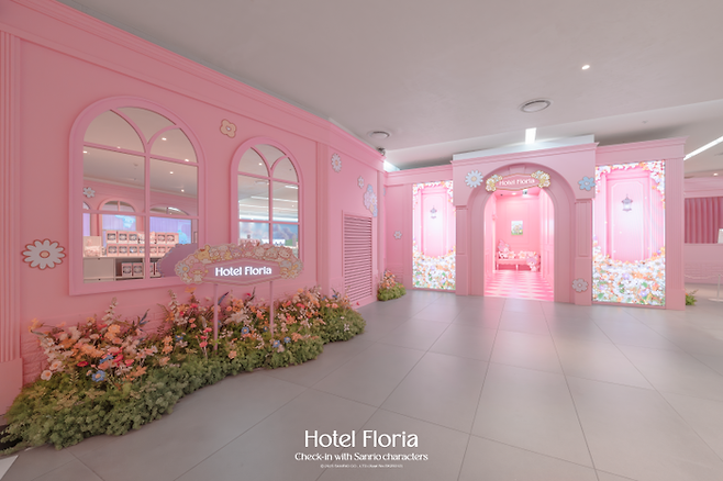 호텔 플로리아 전시장 입구 / 사진=디스트릭트