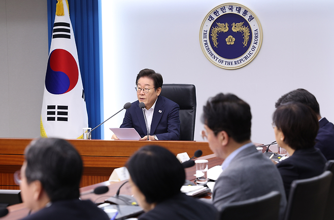 이재명 대통령이 지난 30일 서울 용산 대통령실에서 열린 비상경제점검TF에서 모두발언을 하고 있다. [김호영 기자]