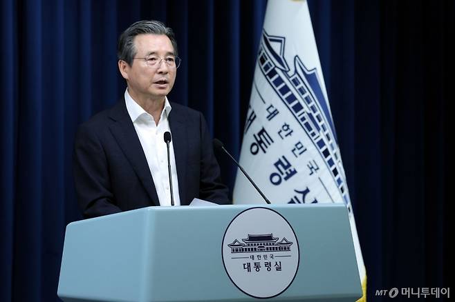 김용범 정책실장이 31일 서울 용산 대통령실 청사에서 미국과 관세 협상 타결 관련 브리핑을 하고 있다. /사진=뉴시스