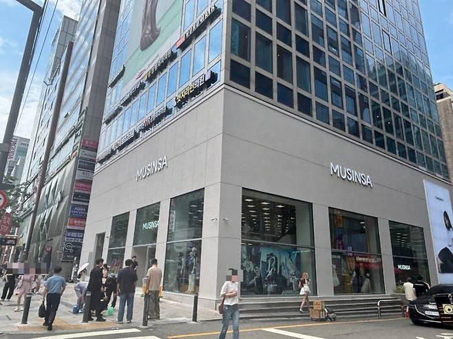 무신사 오프라인 편집숍 '무신사 스토어 강남' 외관. /사진=하수민기자