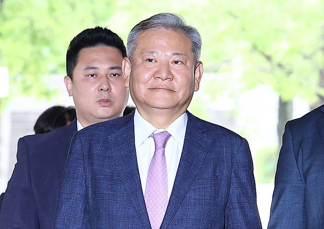 이상민 전 행정안전부 장관이 구속 전 피의자 심문(영장실질심사)을 위해 31일 서울 서초구 서울중앙지방법원으로 들어서고 있다. [연합]