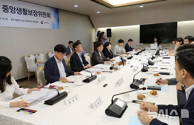[서울=뉴시스] 김명원 기자 = 정은경 보건복지부 장관이 31일 서울 종로구 정부서울청사에서 열린 중앙생활보장위원회에 참석해 발언하고 있다. 2025.07.31. kmx1105@newsis.com