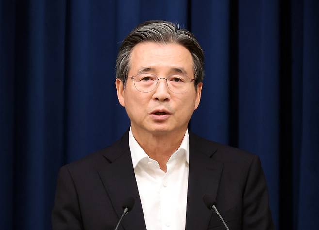 김용범 정책실장이 30일 용산 대통령실 기자회견장에서 이재명 대통령 주재 비상경제점검TF 회의 브리핑을 하고 있다. 연합뉴스