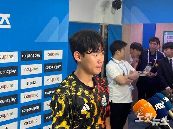 취재진과 인터뷰 중인 박승수. 김조휘 기자