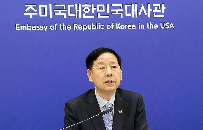 구윤철 부총리 겸 기획재정부 장관이 30일(현지시간) 미국 워싱턴DC 주미한국대사관에서 한미 무역협상 타결과 관련해 기자회견을 하고 있다. 연합뉴스