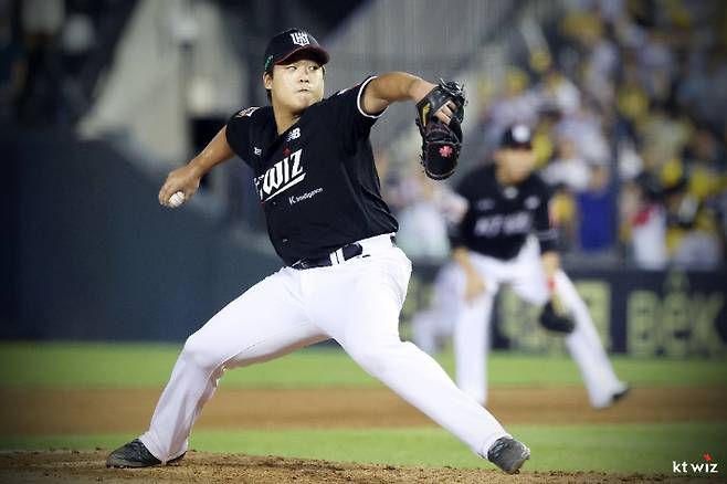 투수로 등판한 KT 강백호. KT 위즈 제공