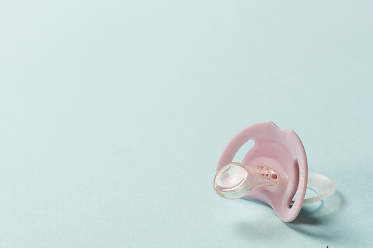 공갈젖꼭지. 기사와 직접적인 관련 없음. 아이클릭아트