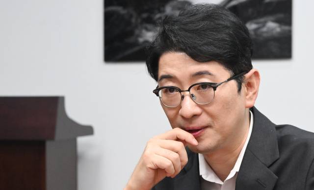 국민의힘 당 대표 선거에 출마한 주진우 의원이 30일 국회 의원회관에서 서울경제신문과 만나 인터뷰를 하고 있다. 오승현 기자