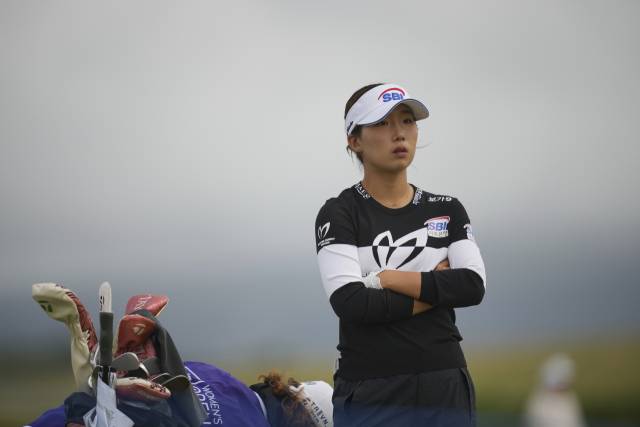 홀 공략을 고심하고 있는 이동은. 사진 제공=AP연합뉴스