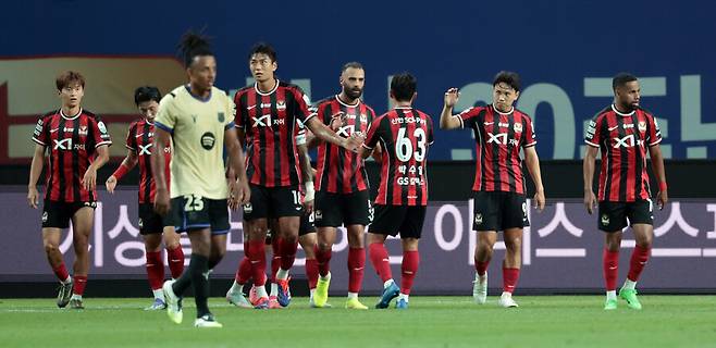 ▲ 31일 오후 서울월드컵경기장에서 FC서울과 FC바르셀로나의 친선경기가 열렸다. 라민 야말이 2골을 터뜨리며 이름값을 톡톡히 한 바르셀로나가 조영욱과 야잔의 골로 반격한 서울에 7-3으로 이겼다. ⓒ&nbsp;연합뉴스