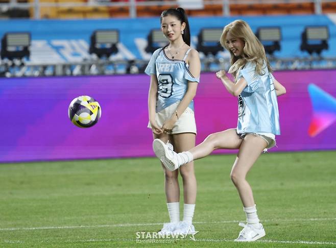 [포토] 아이브 가을, 위력적인 뻥 시축